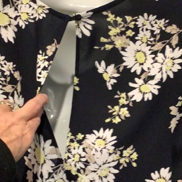 LE CHATEAU V-NECK NAVY BLUE OVERSIZED TIE WAIST ROMPER SIZE S NWOT - Picture 11 of 15